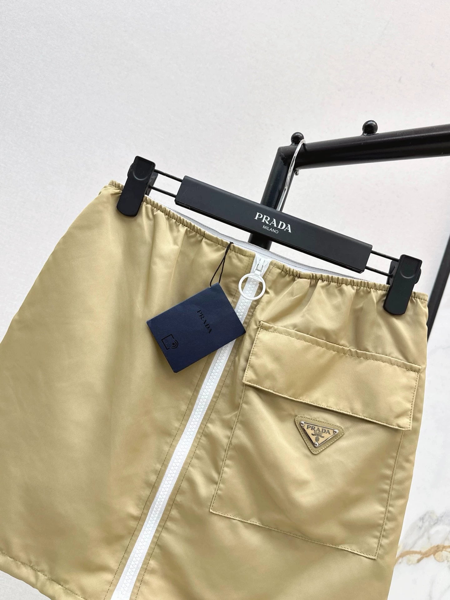 P 25 Nouvelle jupe mi-longue tendance printemps/été 