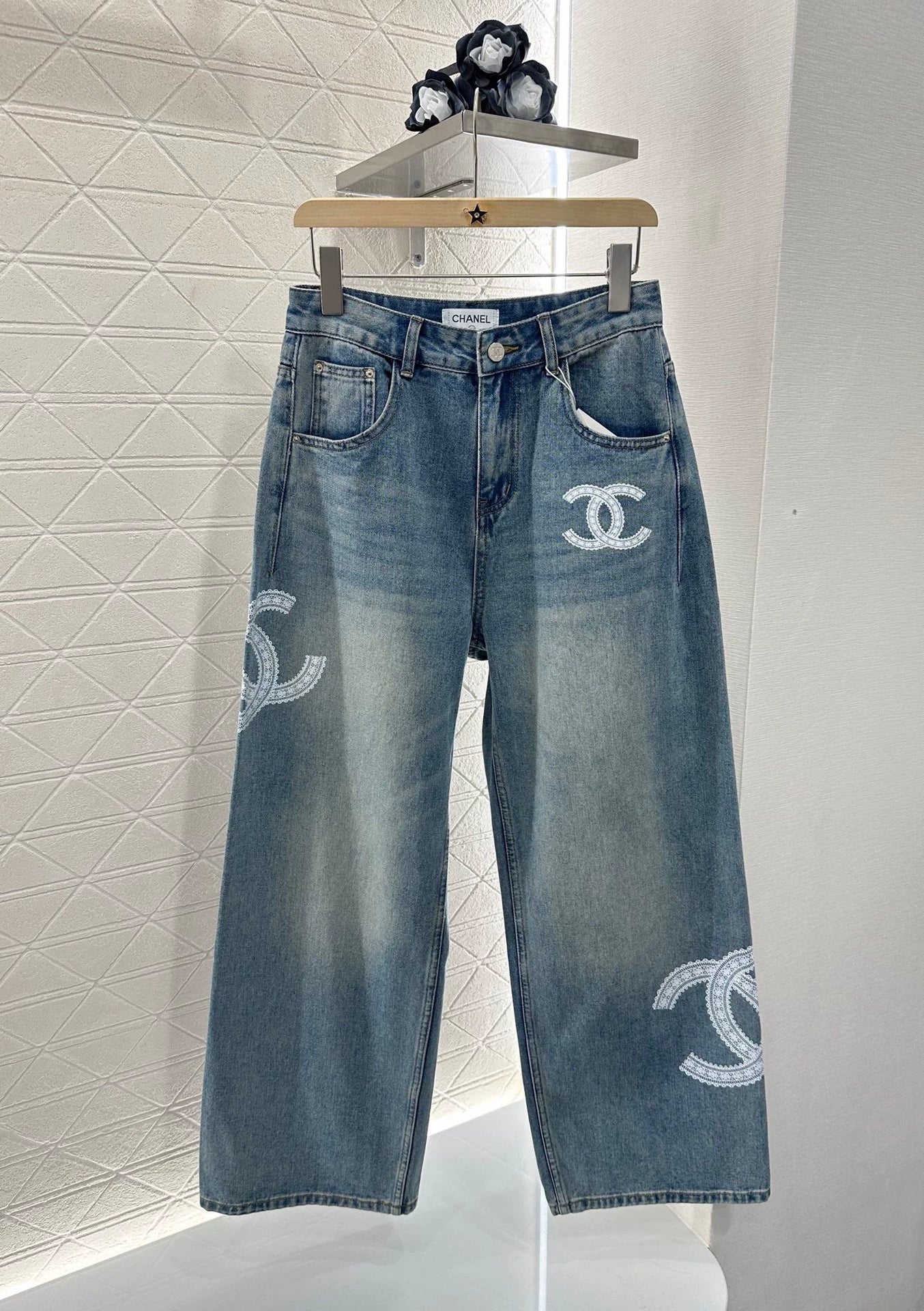 C 25 Lace-embroidered denim trousers