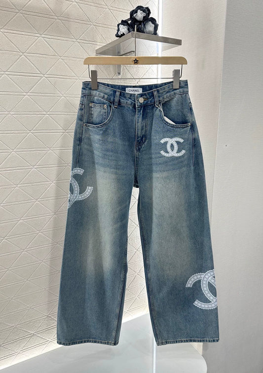 C 25 Lace-embroidered denim trousers