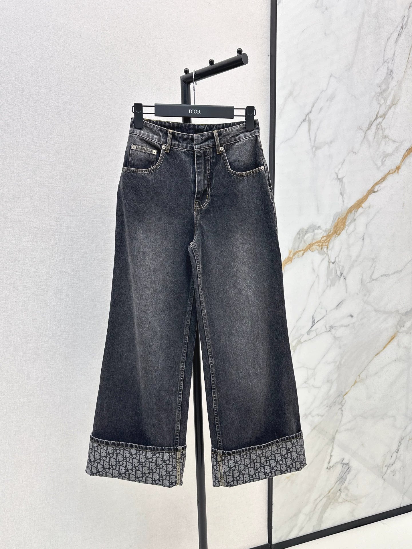 D 25 Damaged loose jeans