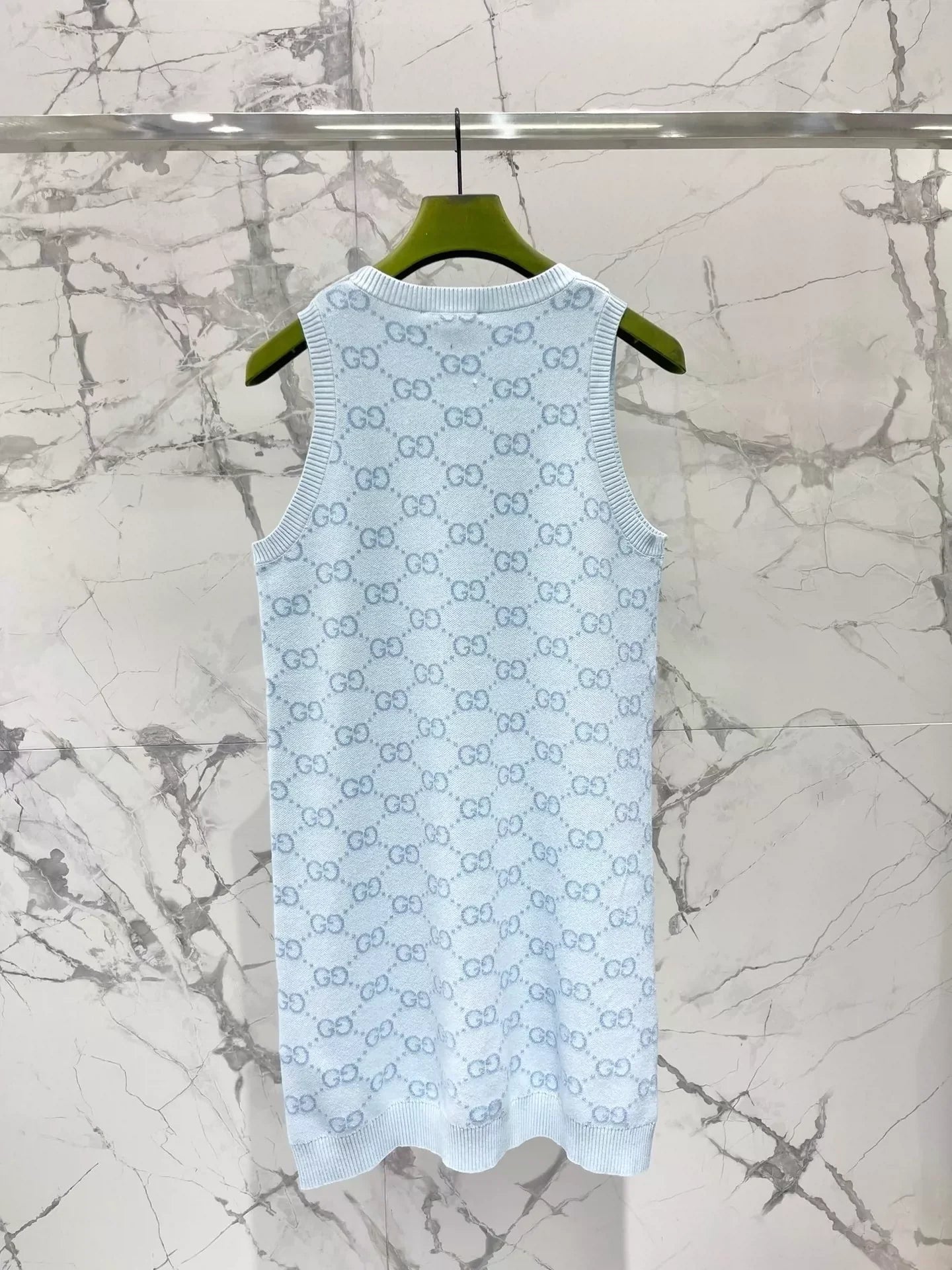 G 25 Sleeveless knit dress with dark pattern