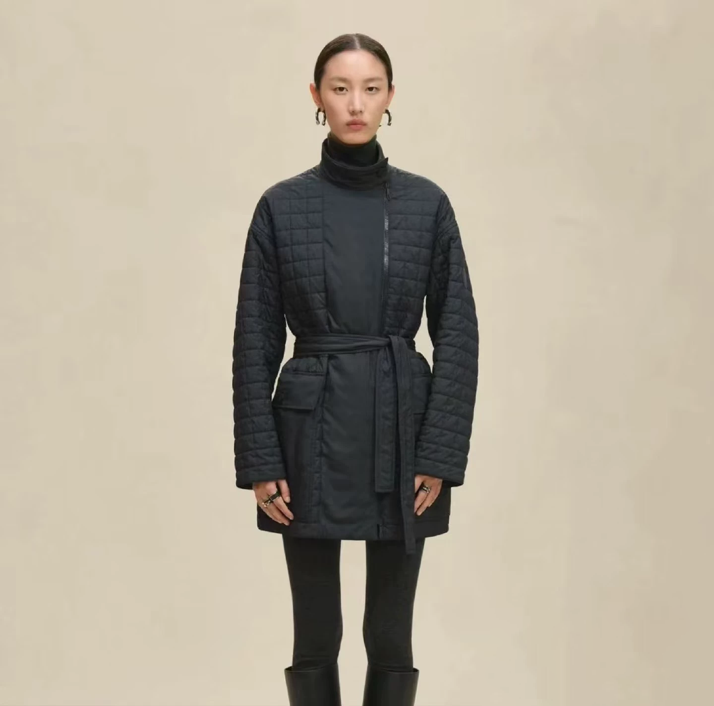 H 25 Stand-up collar, zippered mid-length padded jacket.