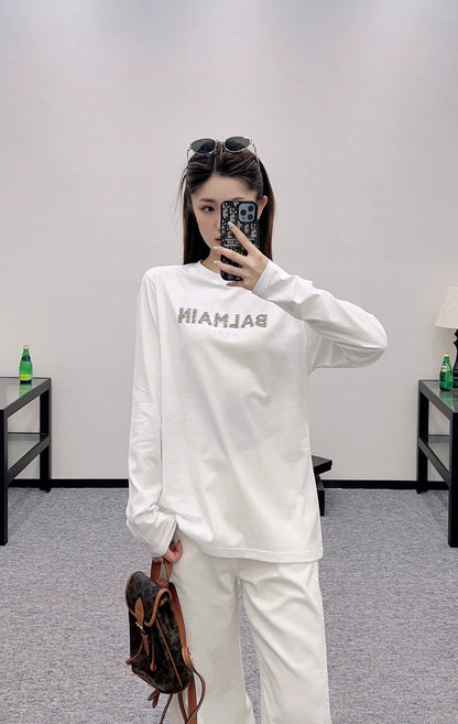 BA 25 A versatile round-neck long-sleeved top