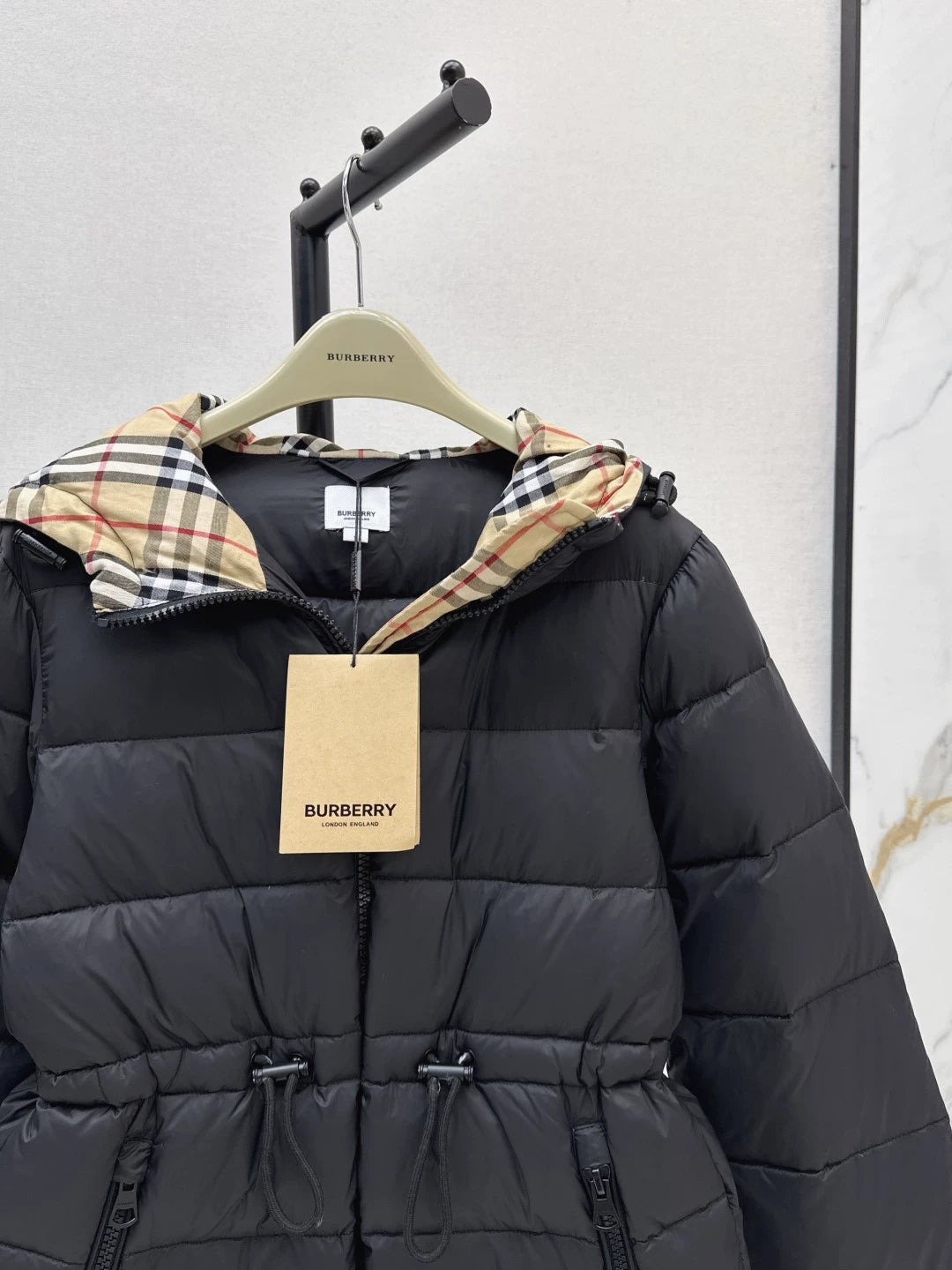 BRU 25fw Hooded, drawstring-waisted down jacket