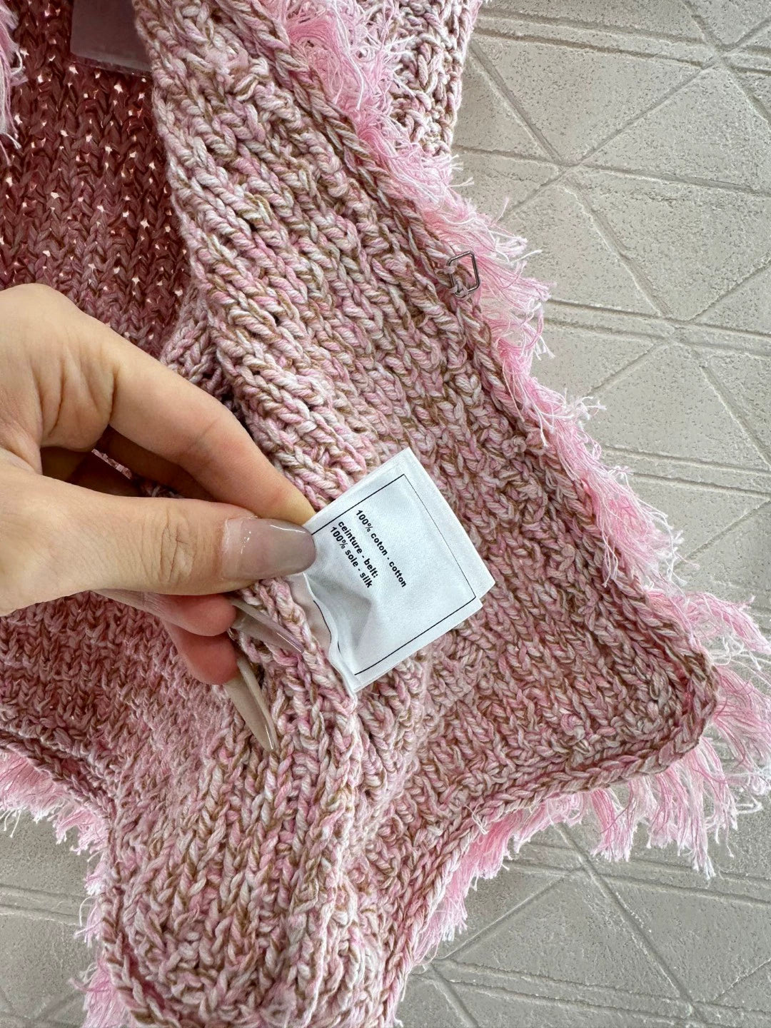 c 25 nouveaux gilets en tricot à col rond et bords bruts 