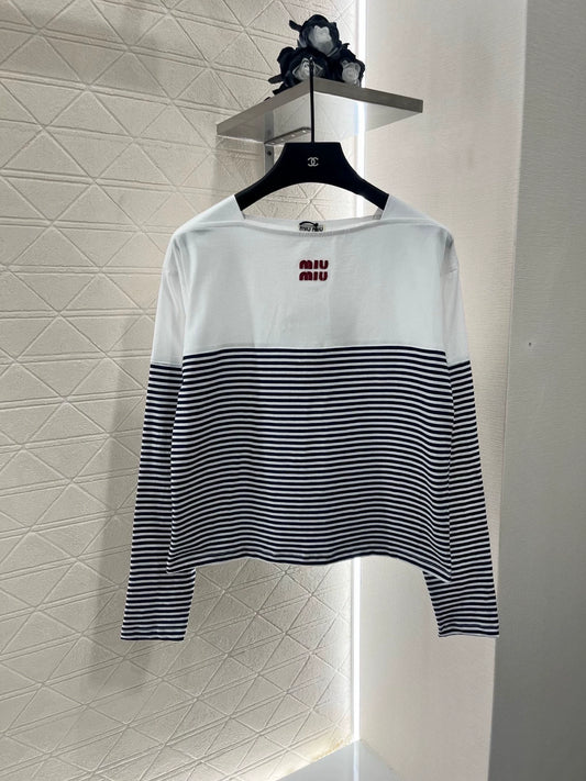 M 25 Striped patchwork, one-shoulder long sleeves