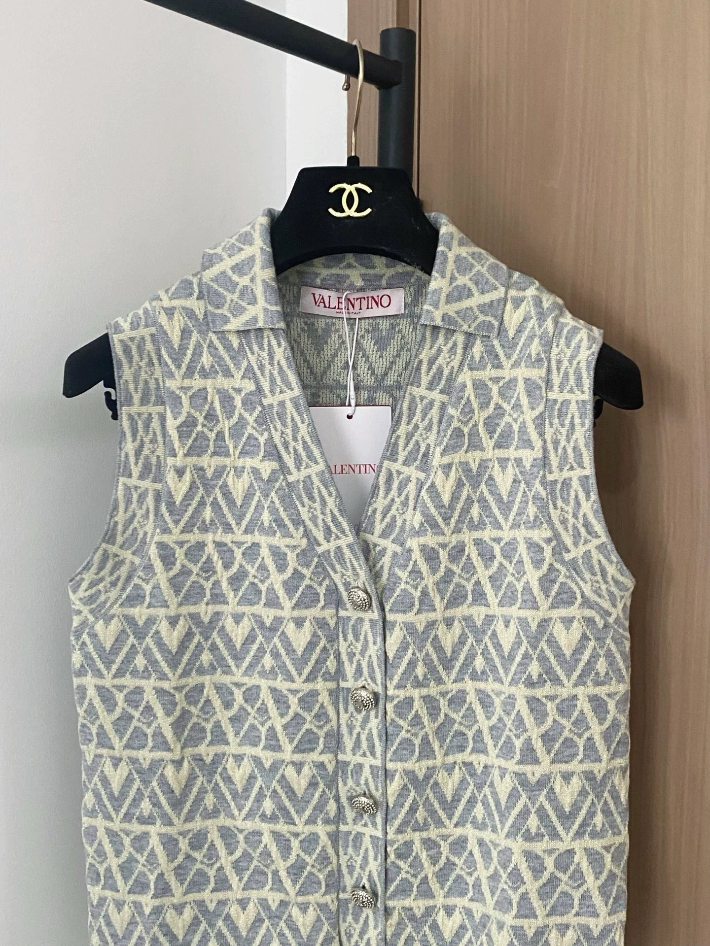 Val 25 sleeveless knitted vest
