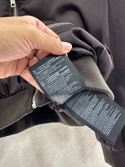 P 25 Zippered padded jacket
