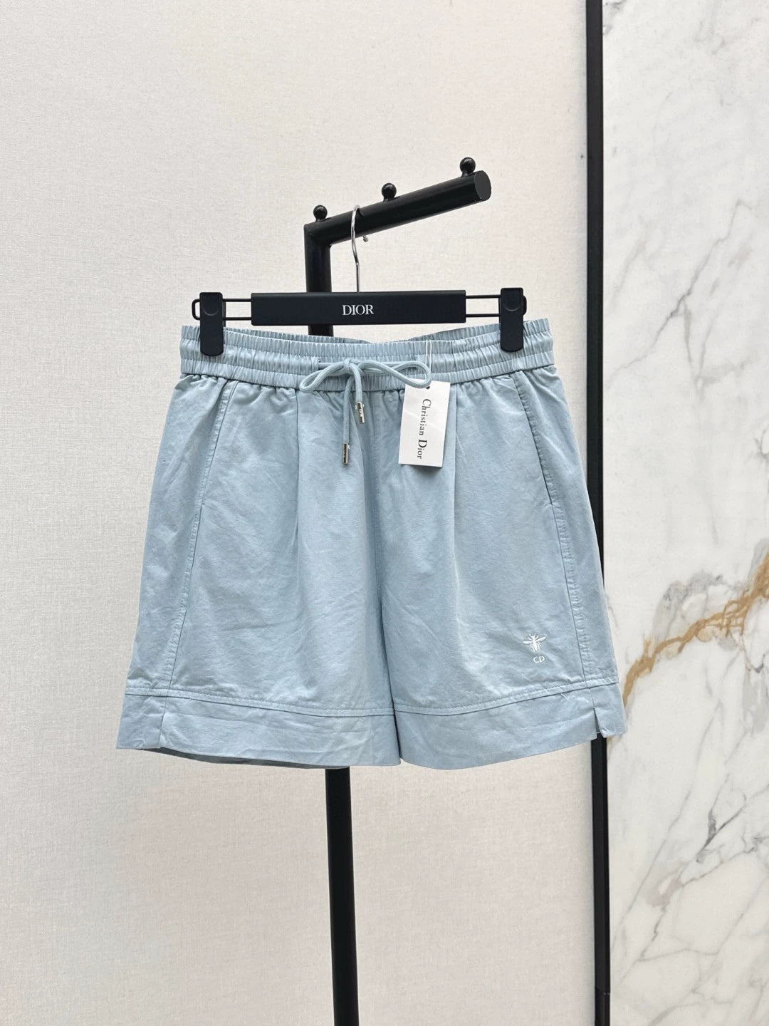 D 25 New Bee Embroidered Casual Shorts
