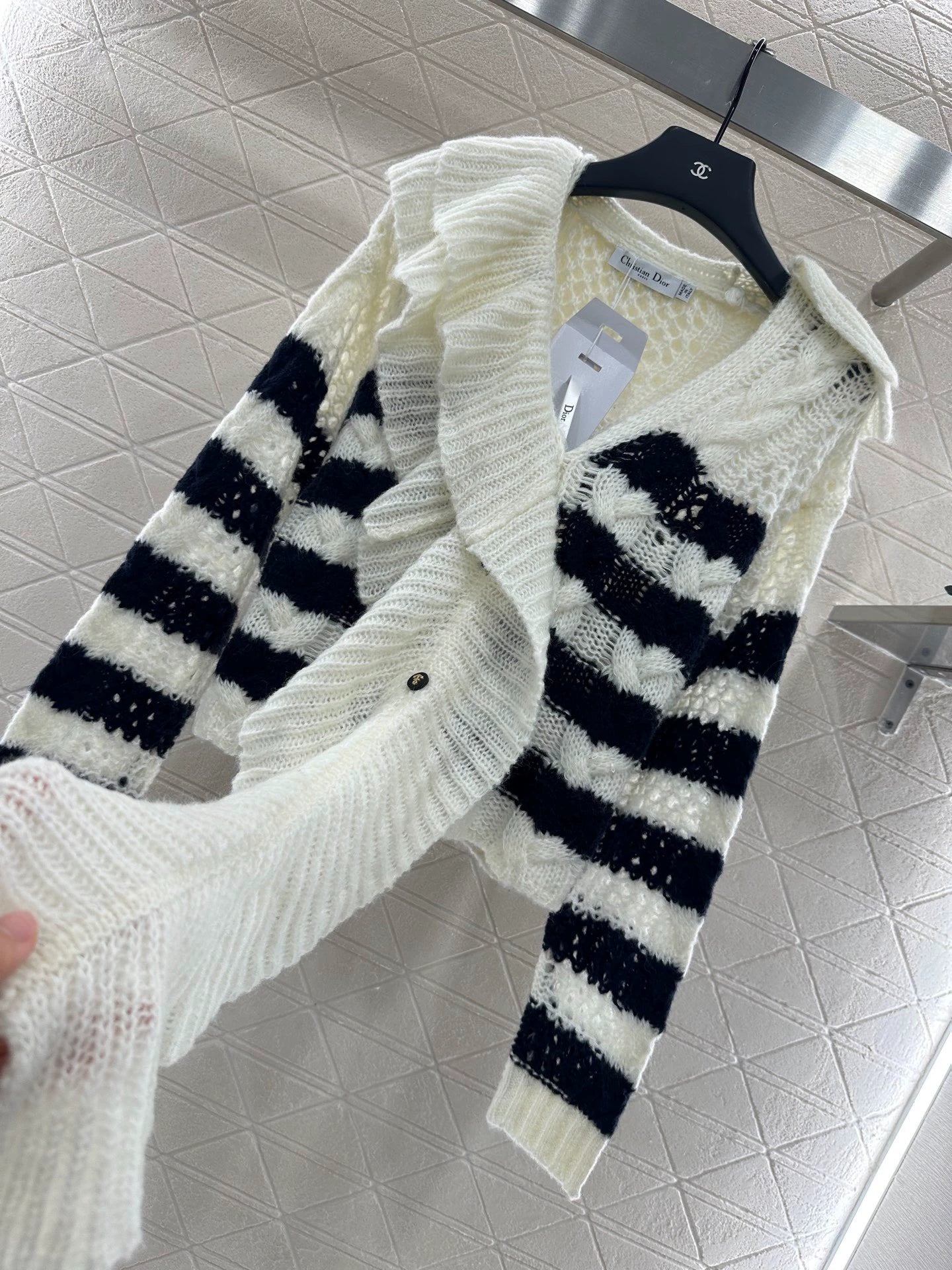 D 25 Irregular lace collar knit top