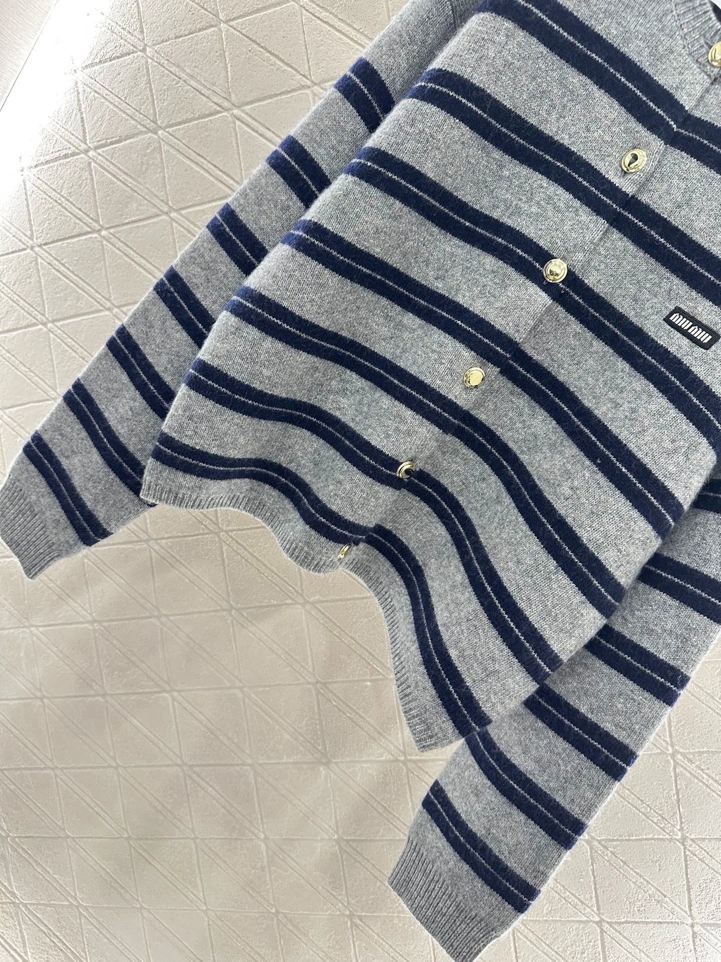 Mi 25 striped knitted long-sleeved cardigan