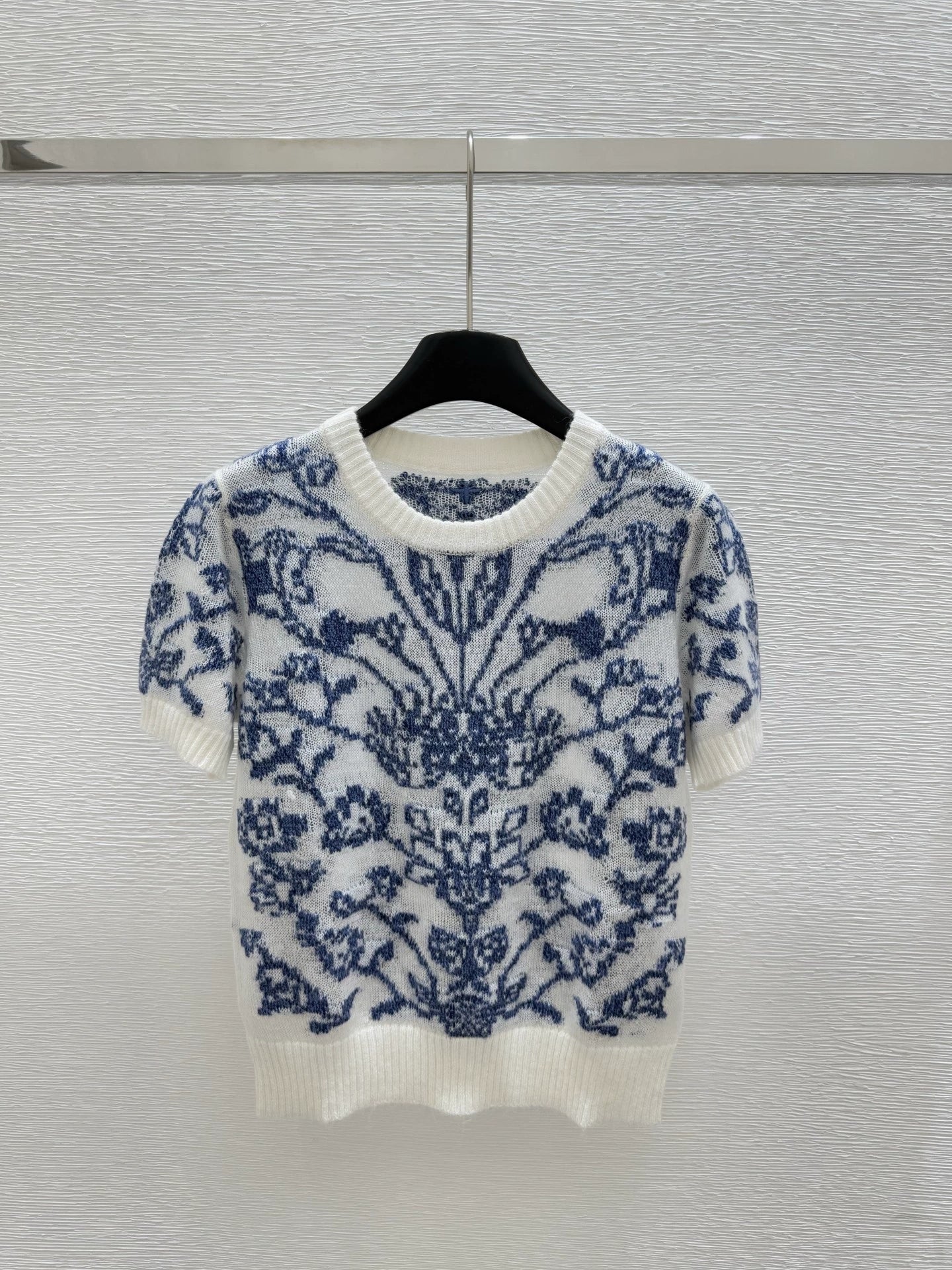 D 25 new blue and white porcelain jacquard round neck short sleeve knitted top