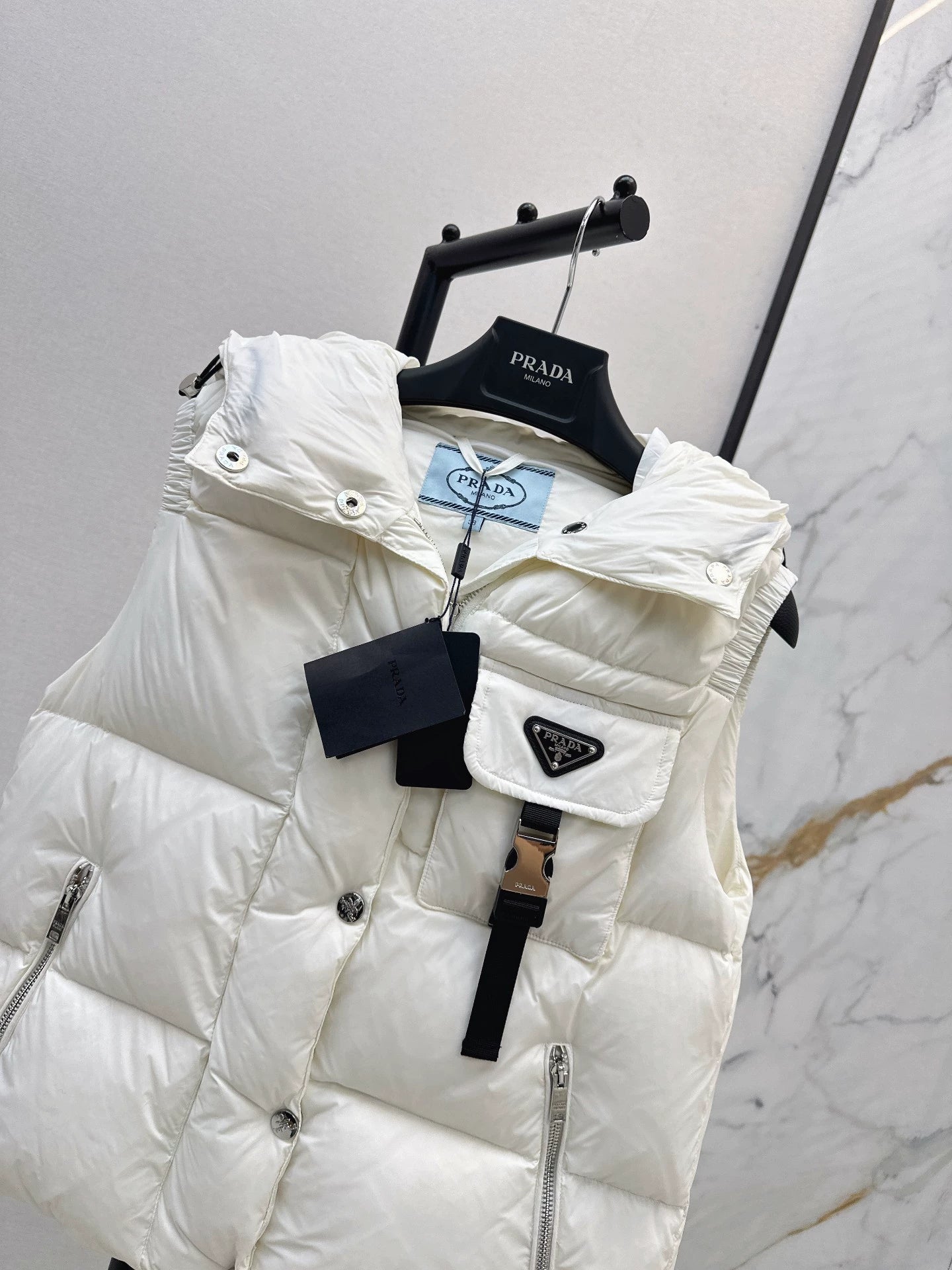 P 25fw hooded turtleneck down vest