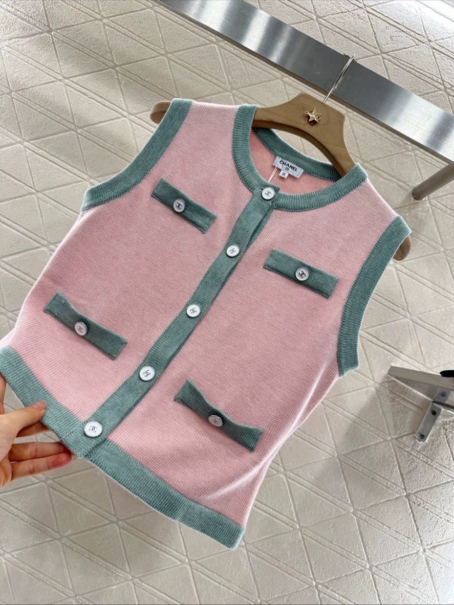2025 New Color-blocked Round Neck Button Knitted Vest