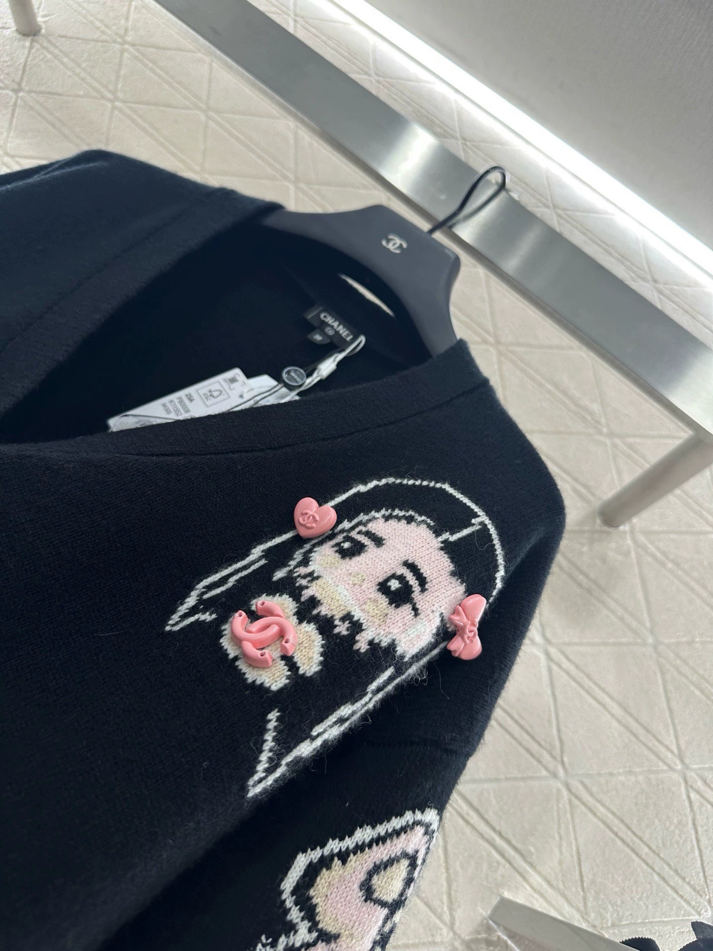 C 25 Early Autumn New Comic Pattern V-Neck Long Sleeve Cardigan