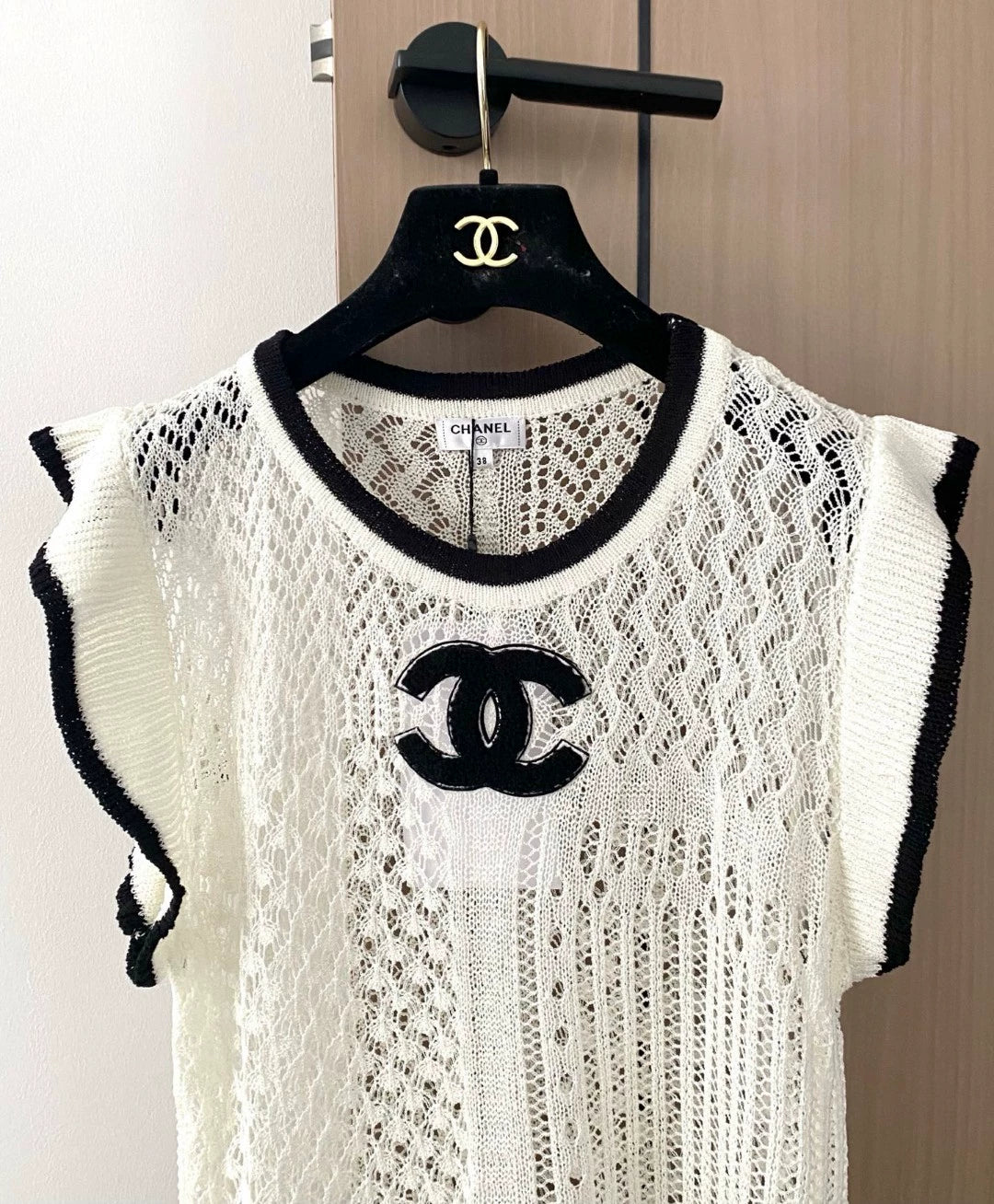 C 25 new hollow lotus sleeve knitted vest