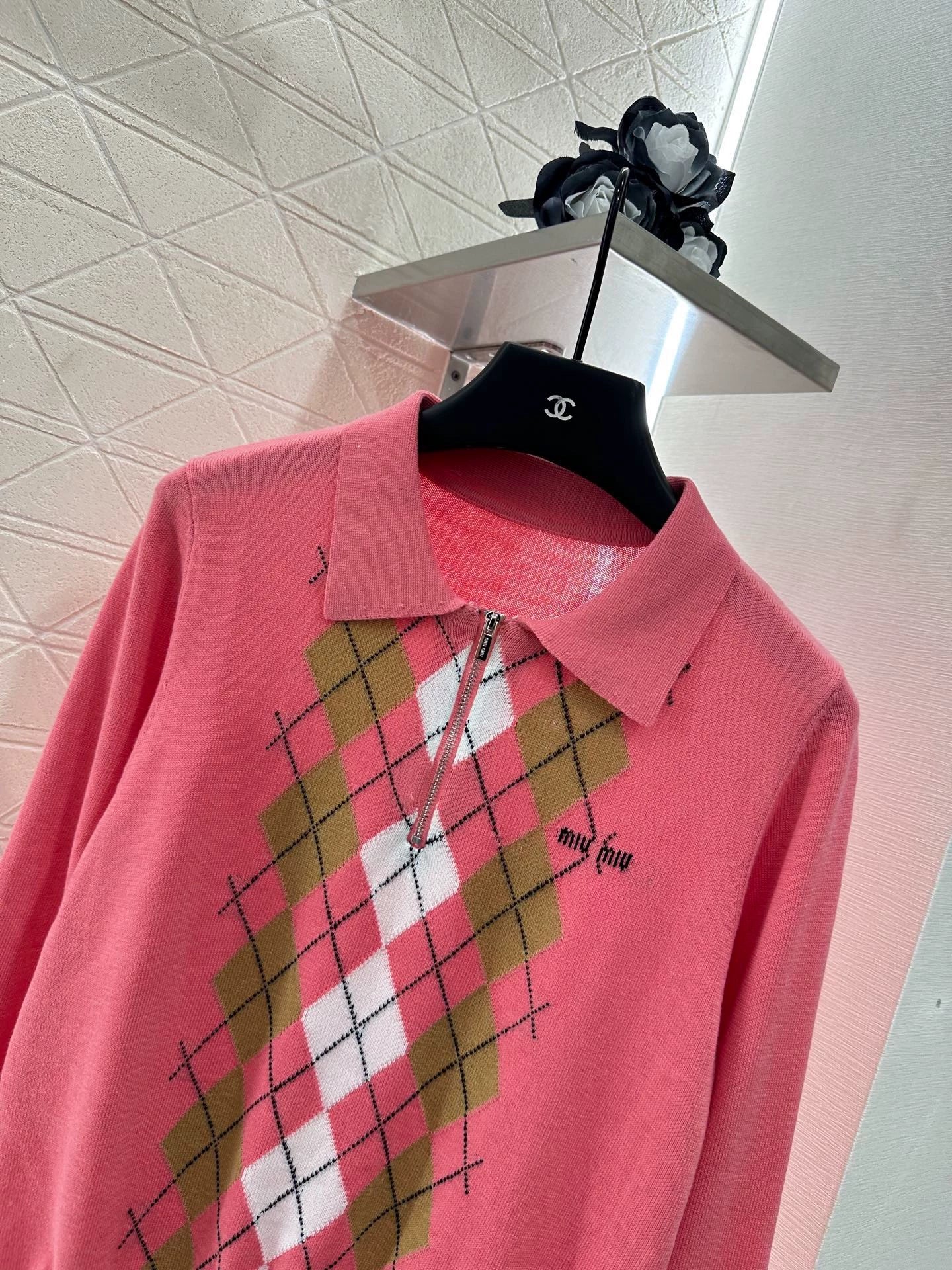 M 25 Lapel diamond knit long-sleeved top.