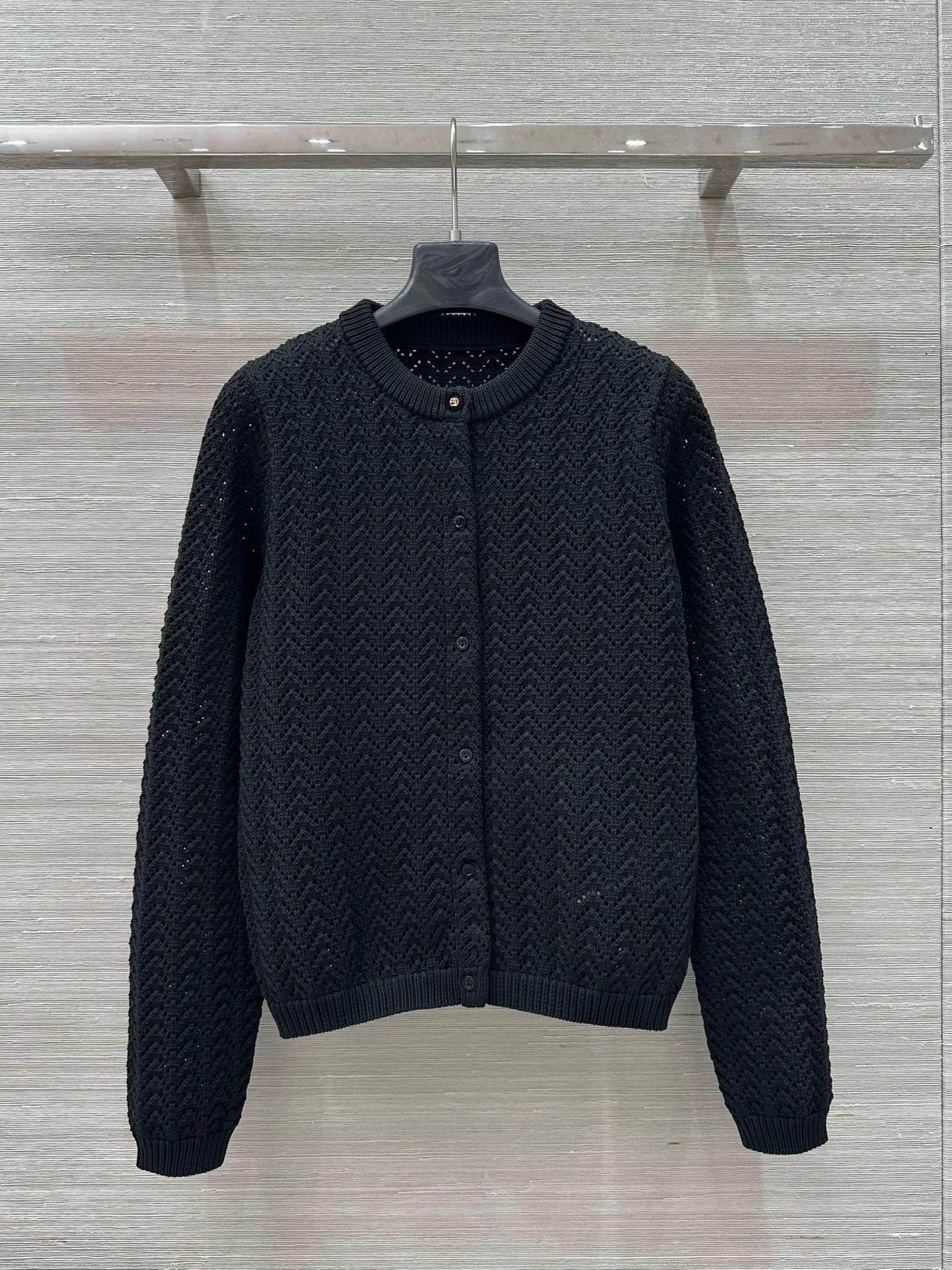 G 25 New Knitted cardigan with cut-out design.