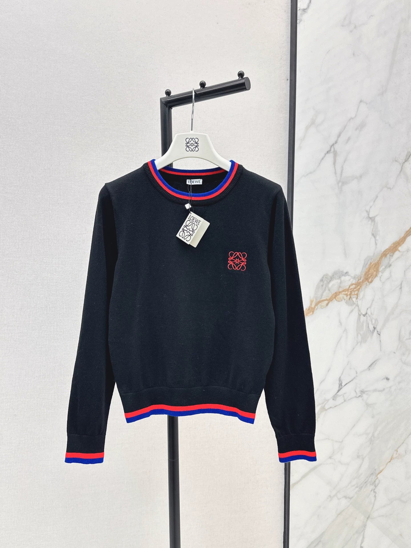 Lo 25 Embroidered decorative sweater