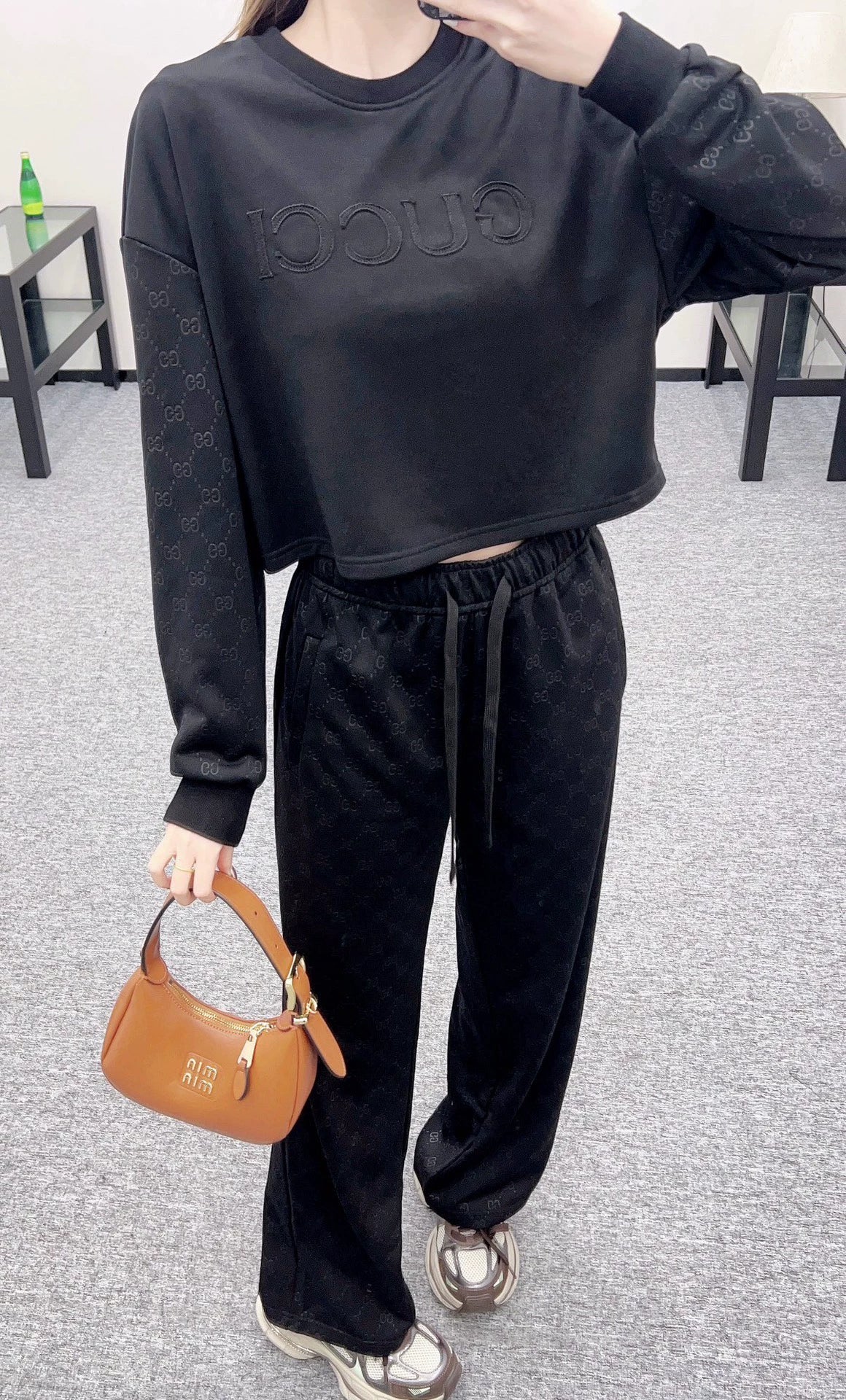 G 25 Round neck embroidered sweatshirt and trousers set