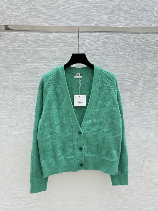 H 25 New Solid Color Simple V-Neck Knit Cardigan（Green Beige Red）