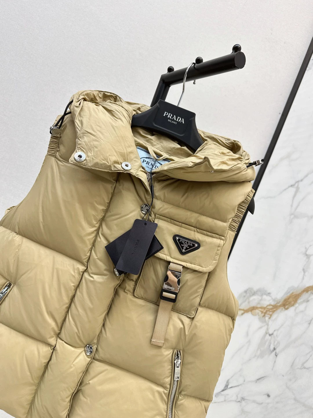 P 25fw hooded turtleneck down vest