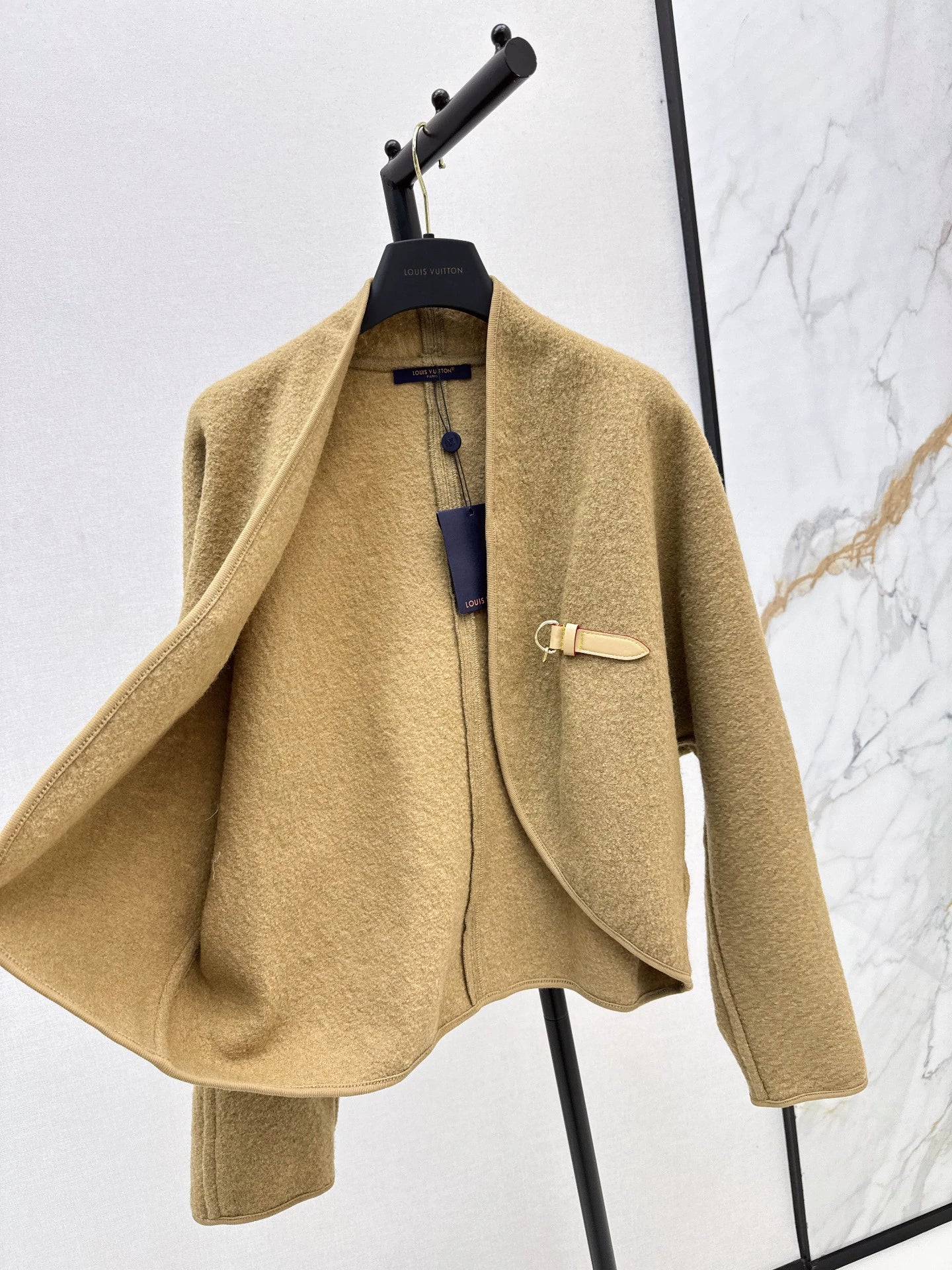 L 25 Buckled double-sided cape coat