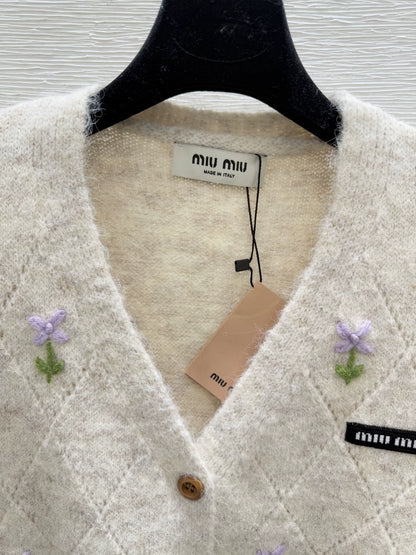 M 25 new logo diamond flower V-neck sleeveless knitted vest