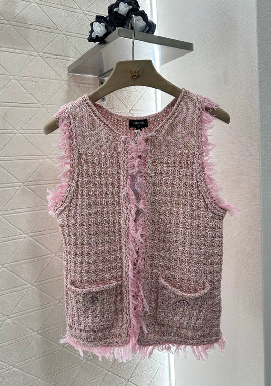 c 25 New Round Neck Raw Edge Knit Vests