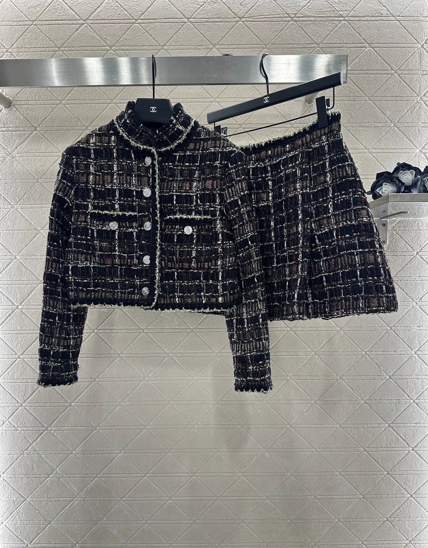 C 25 Plaid woven tweed jacket and skirt set