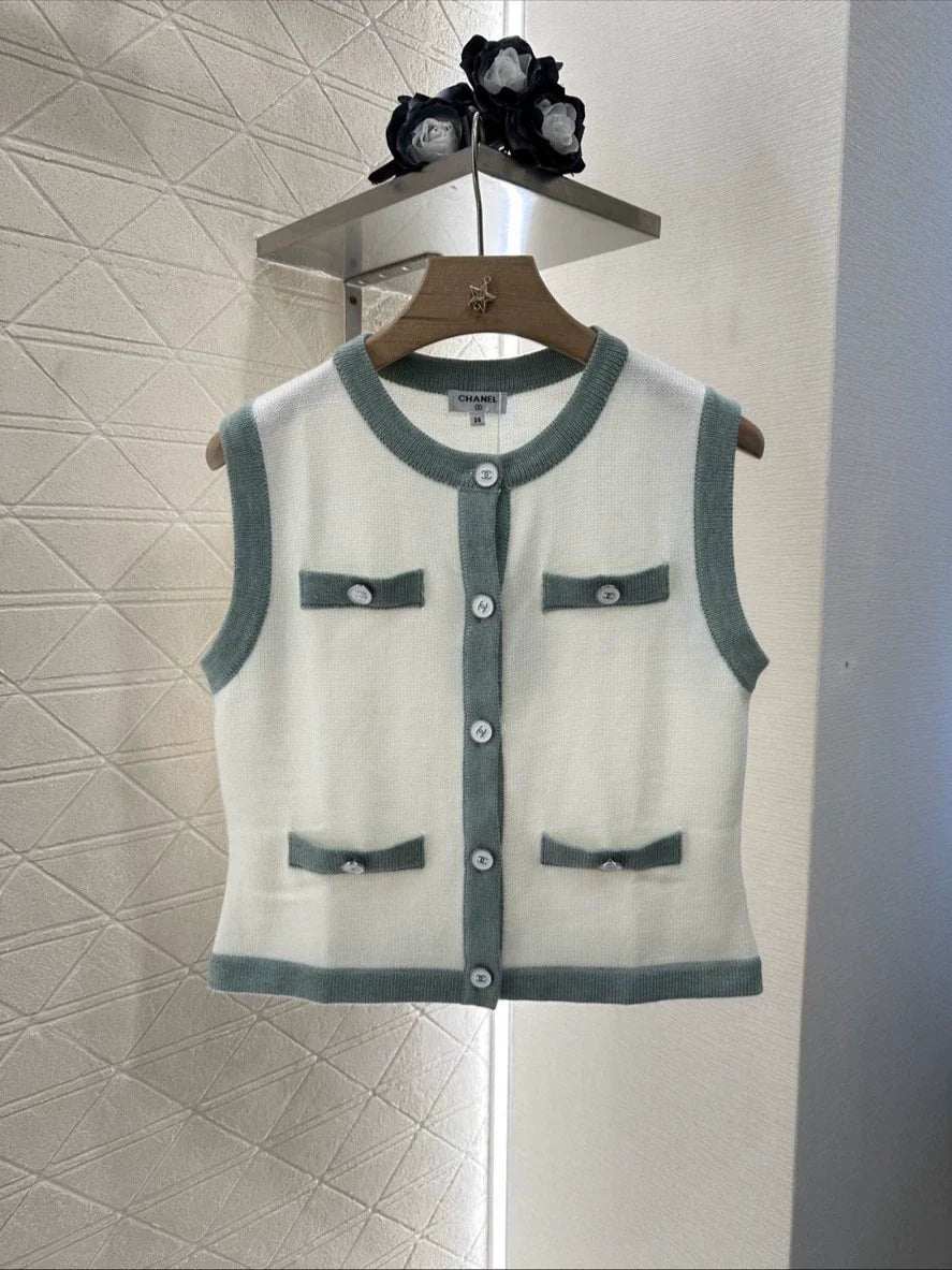 2025 New Color-blocked Round Neck Button Knitted Vest