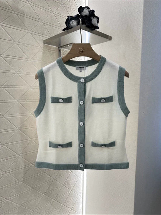 2025 New Color-blocked Round Neck Button Knitted Vest