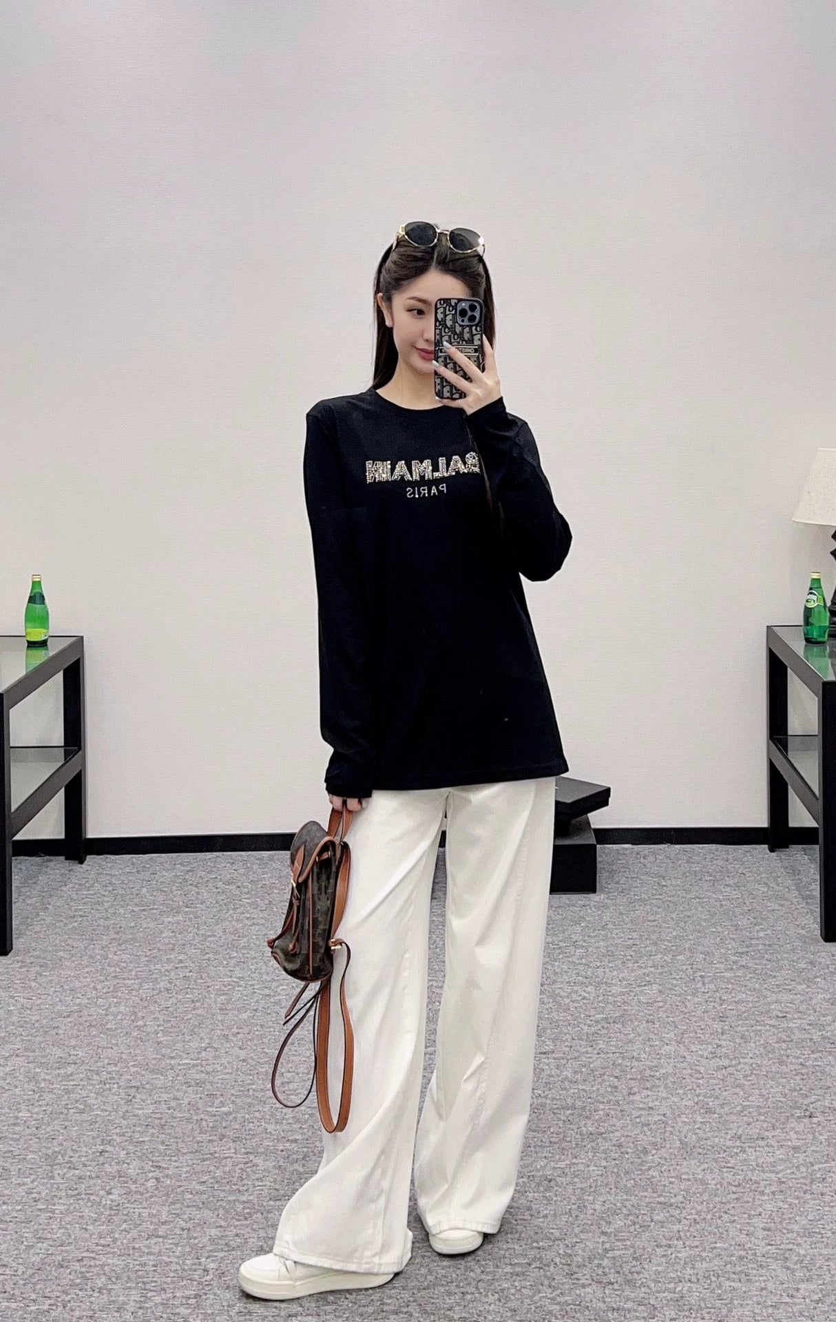 BA 25 A versatile round-neck long-sleeved top