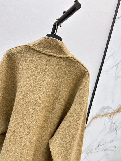 L 25 Buckled double-sided cape coat