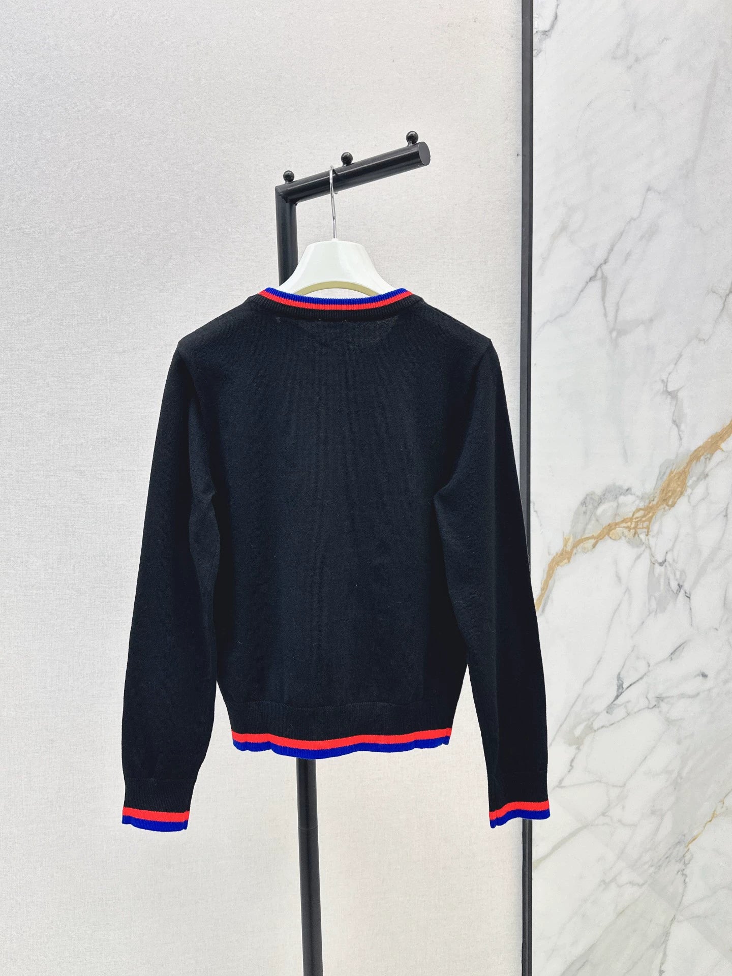 Lo 25 Embroidered decorative sweater