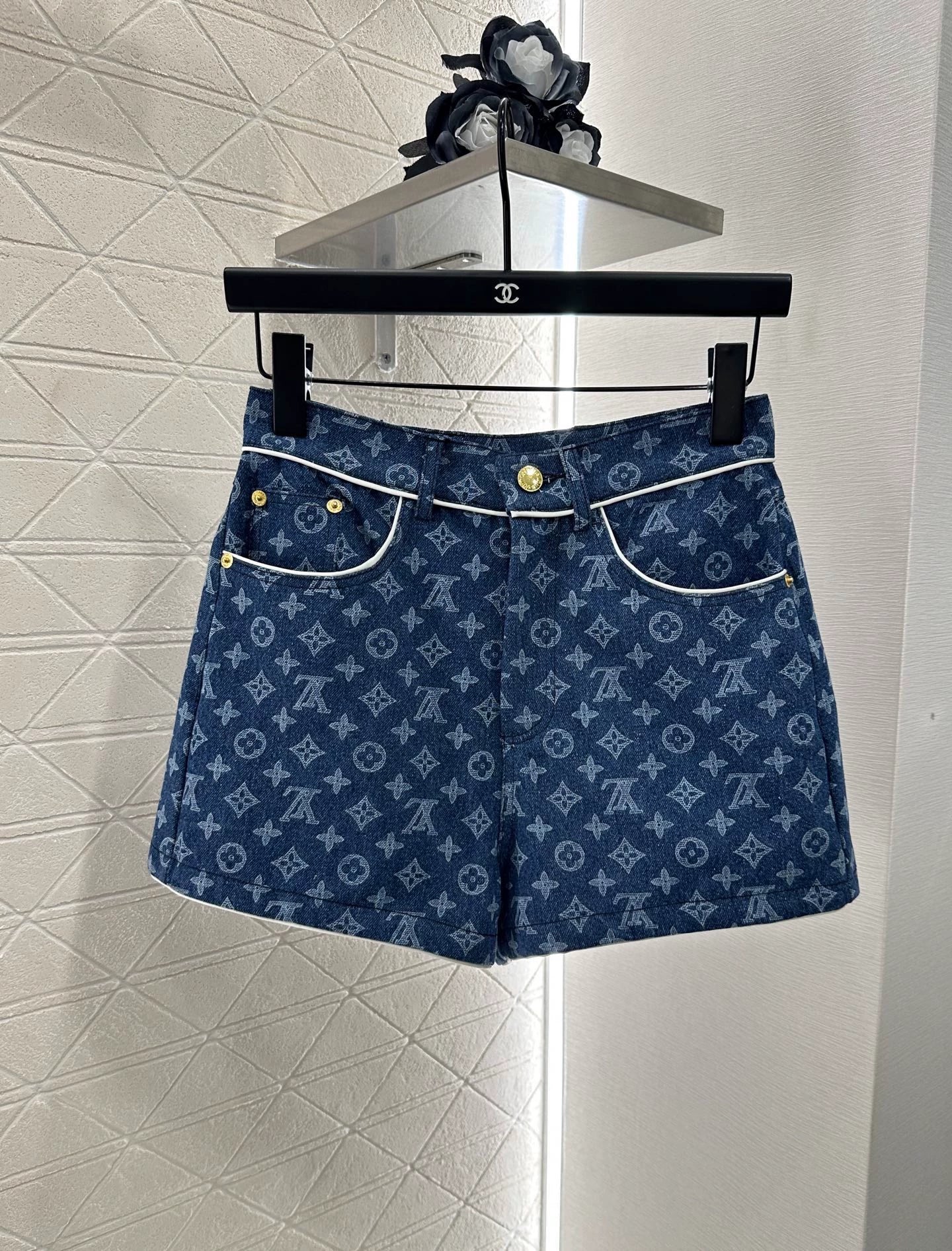 L 25 Jacquard denim jacket and shorts set