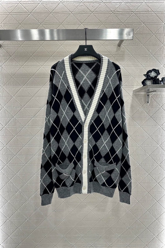 G 25 Diamond jacquard long knit cardigan.