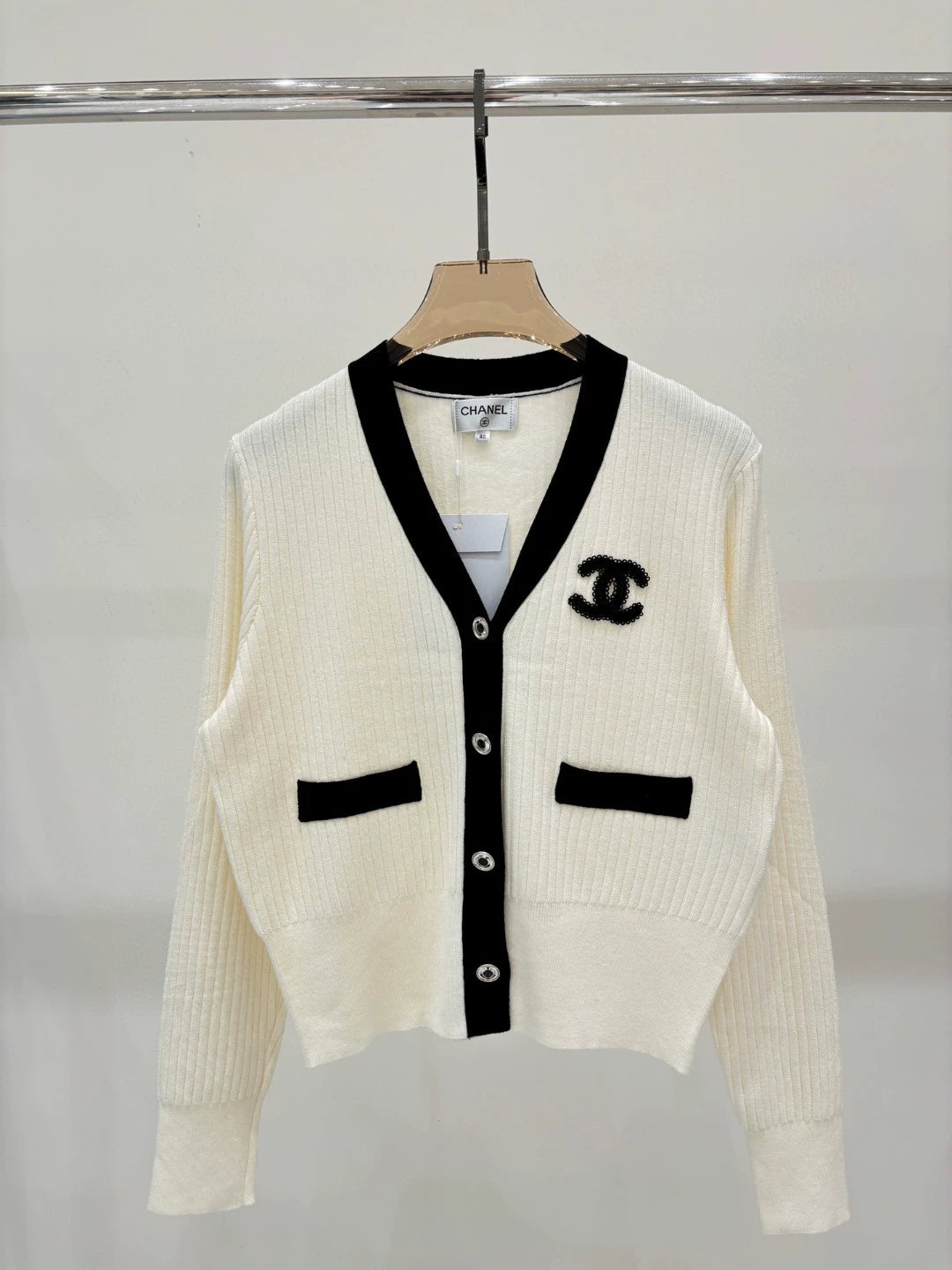 C 25 Spring and Summer new V-neck letter logo patch hemming knitted cardigan