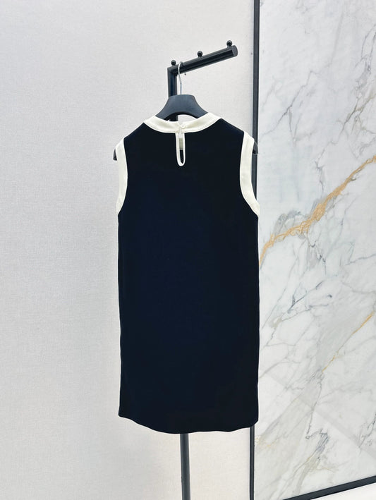 D 25 sleeveless dress