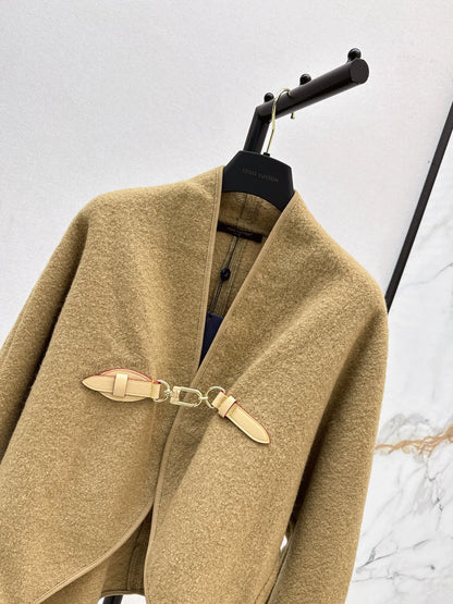 L 25 Buckled double-sided cape coat