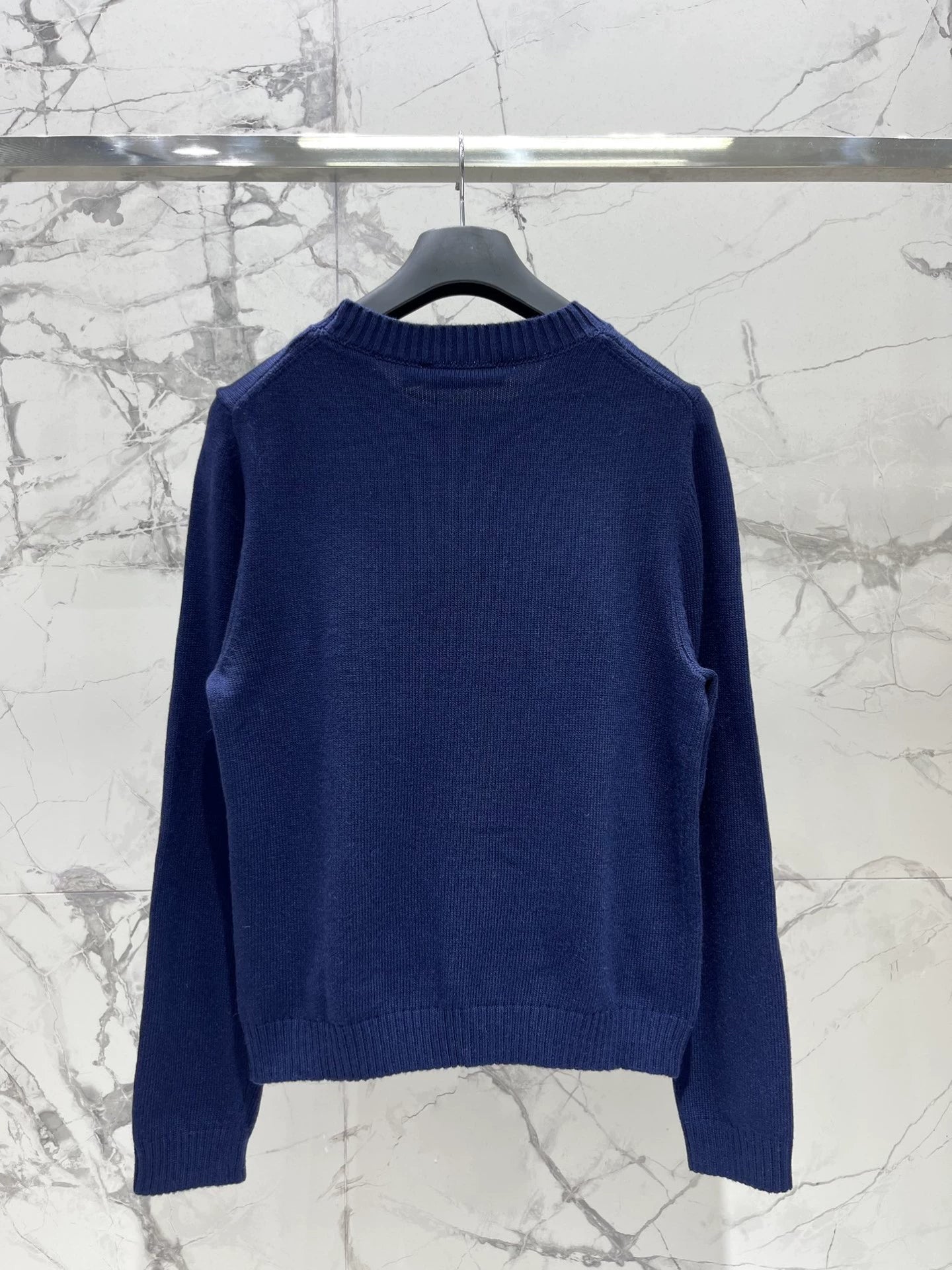 D 25 New letter-print cashmere and wool sweater.