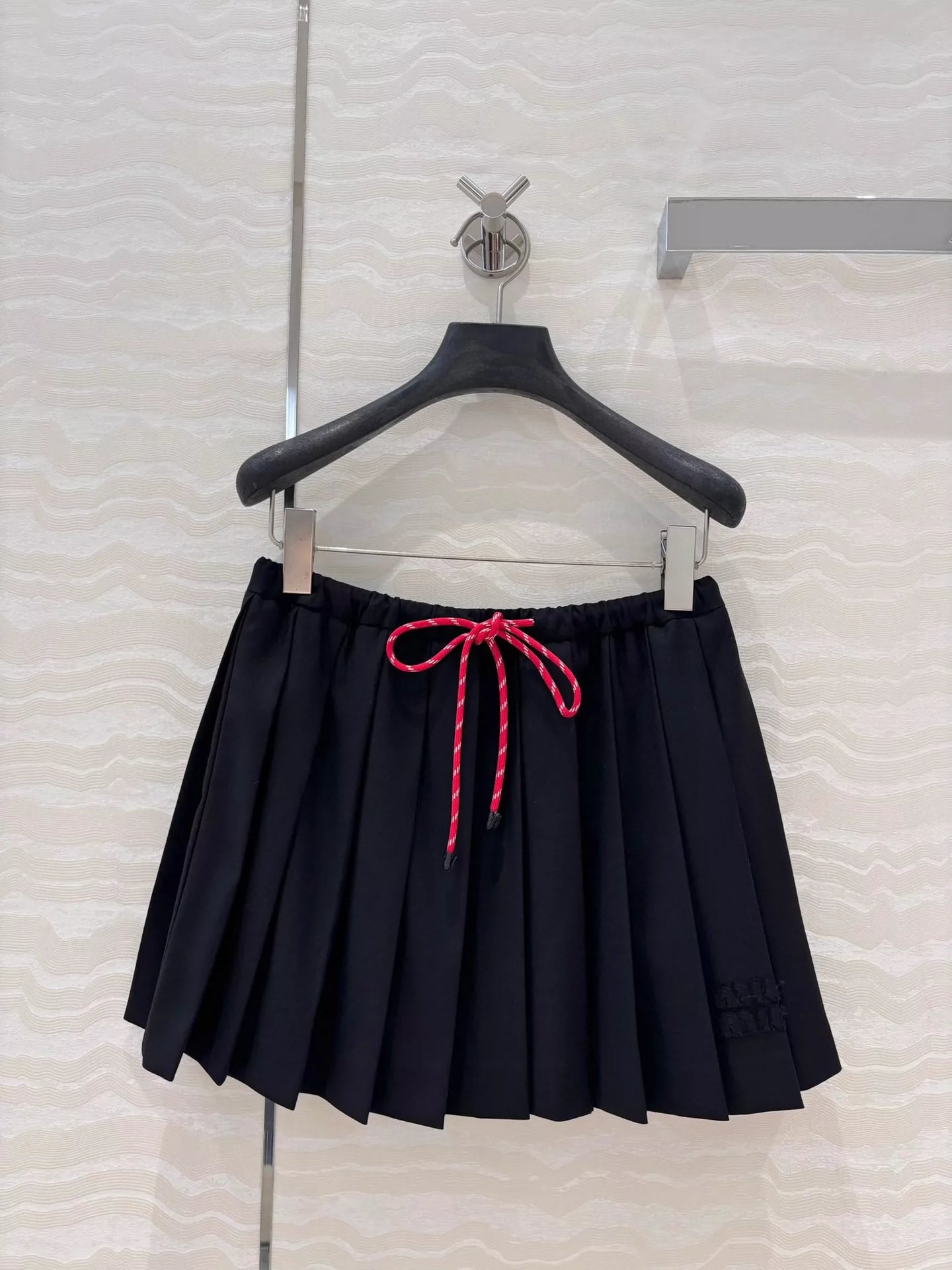 M 25 Preppy style pleated short skirt