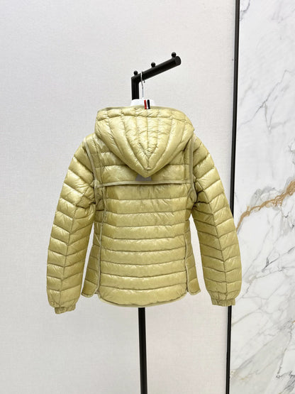 Mon 25fw New lightweight down jacket with detachable sleeves.