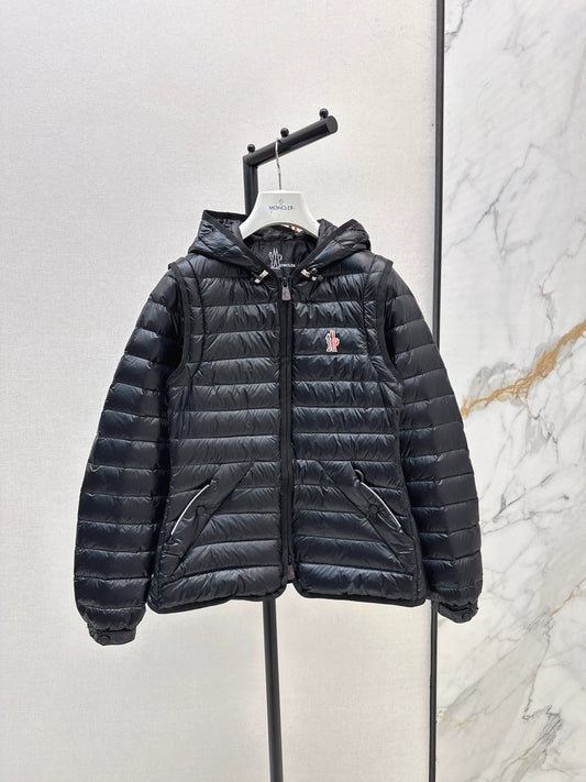 Mon 25fw New lightweight down jacket with detachable sleeves.
