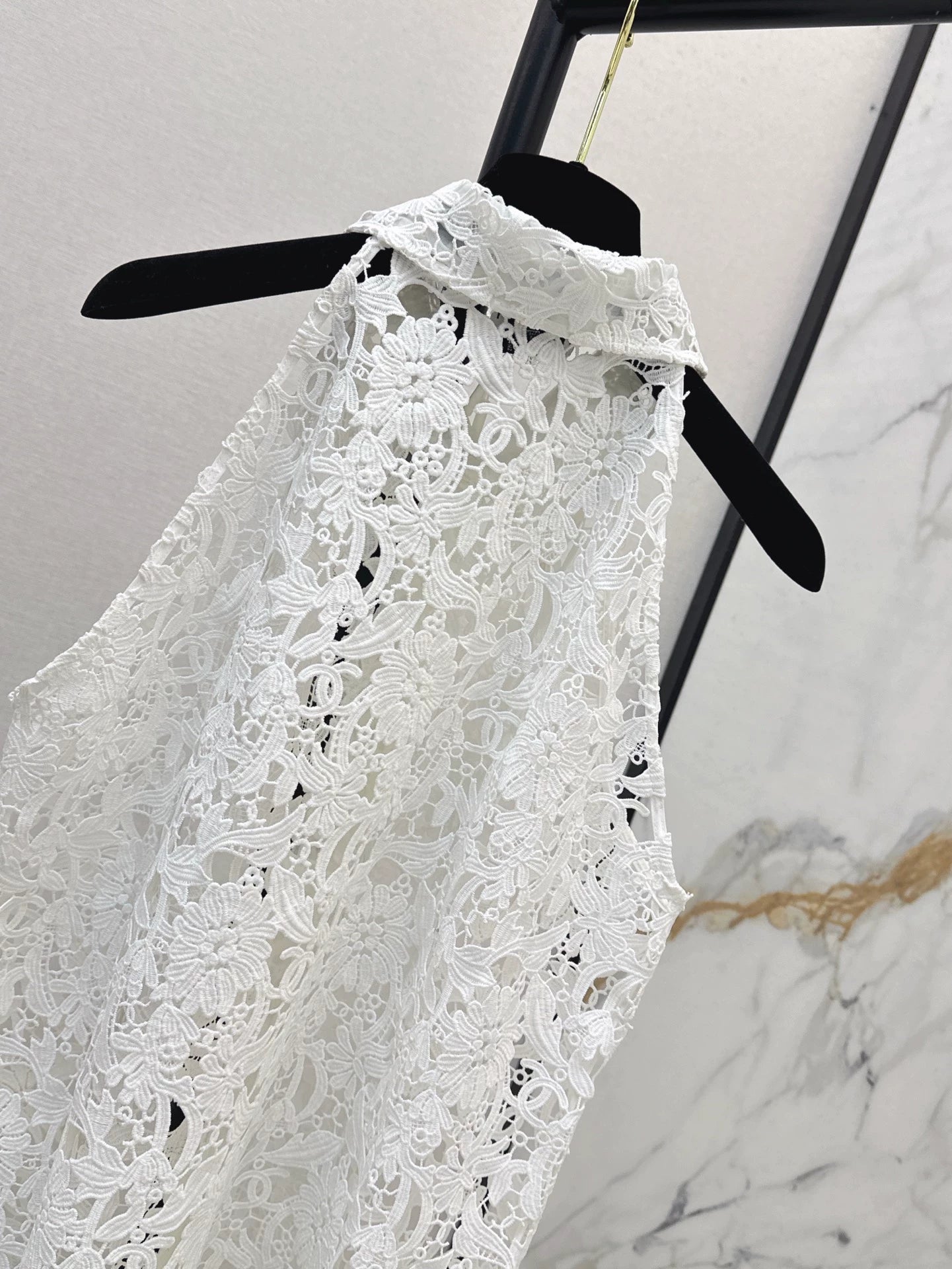 C 25 Spring and Summer New Hollow Pattern Vest Shirt