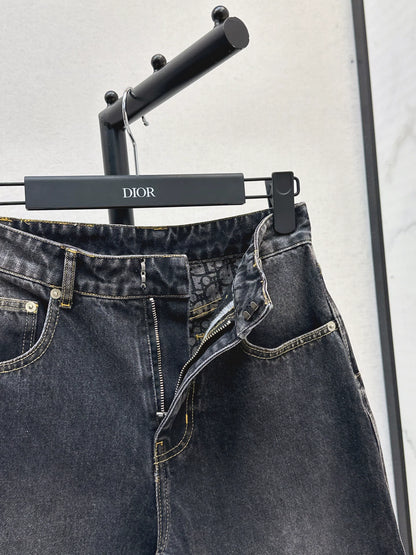 D 25 Damaged loose jeans