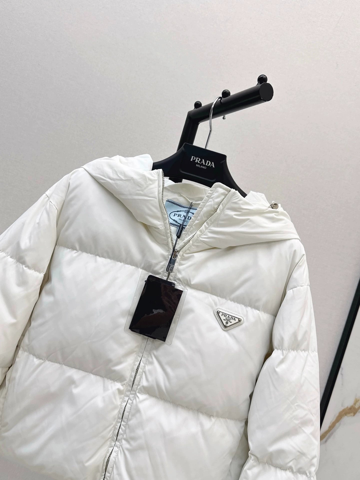 P 25 Bread Short Hooded Down Jacket