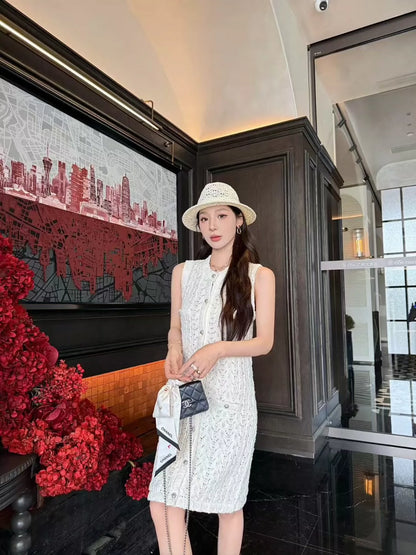 C 25 new hollow single-breasted round neck sleeveless knit dress (white pink navy)