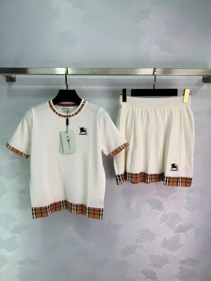 Bu 25 new new plaid short sleeve + pleated skirt set