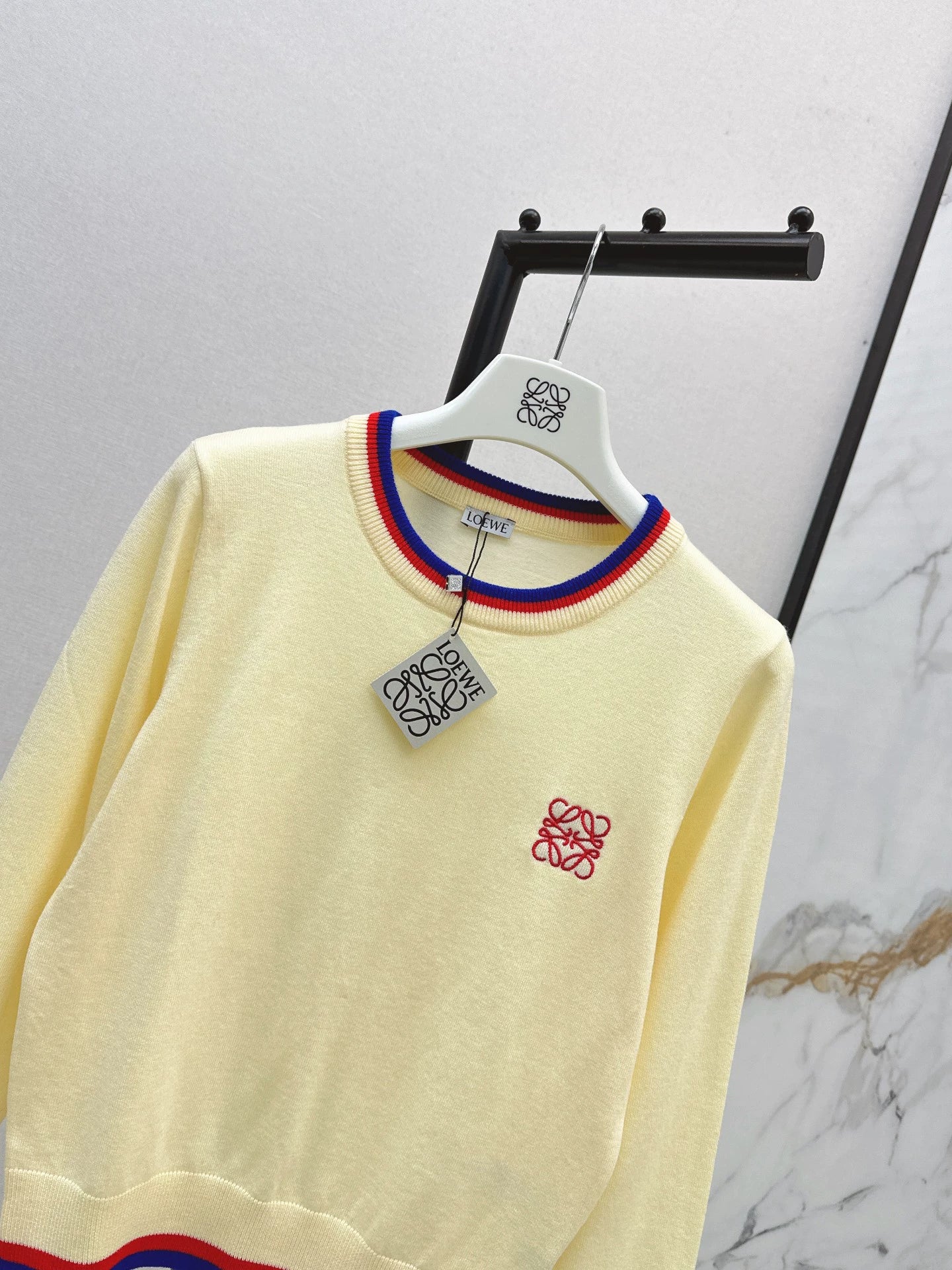 Lo 25 Embroidered decorative sweater
